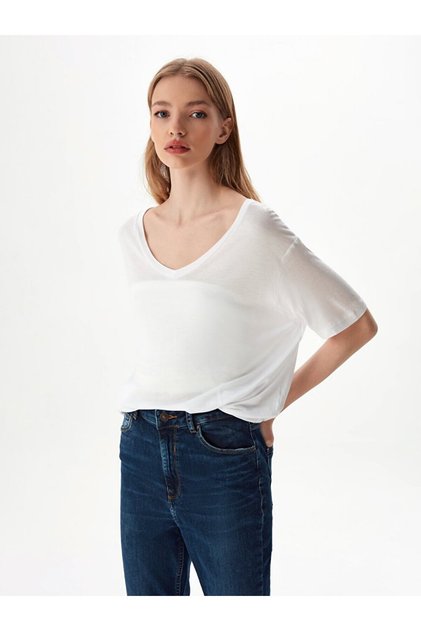Flowy V-neck White T-shirt