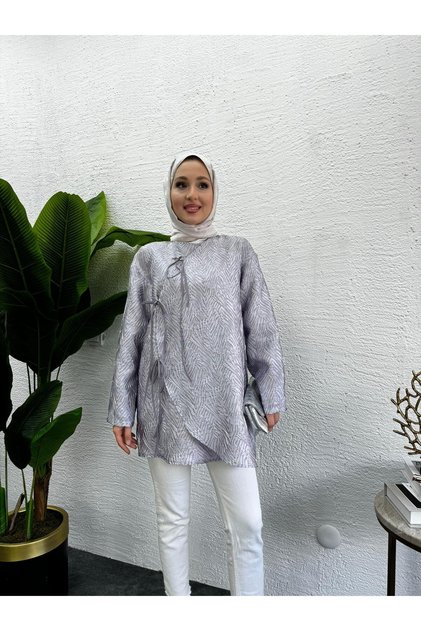 Rahat Kesim Bağlama Detaylı Jakarlı Tesettür Ceket