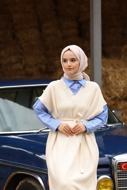 فستان نسائي محبوك مزين بالقميص