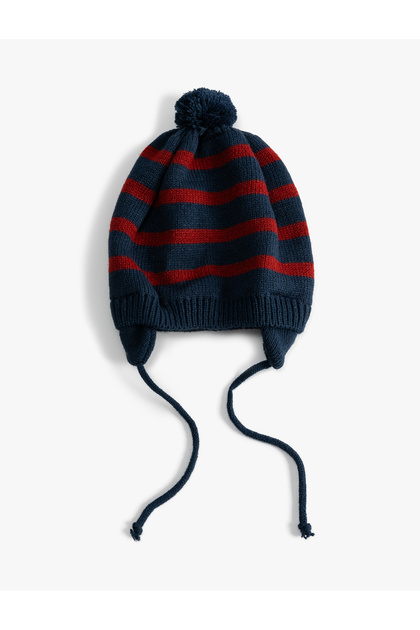 Knitwear Beanie with Pompom Detail