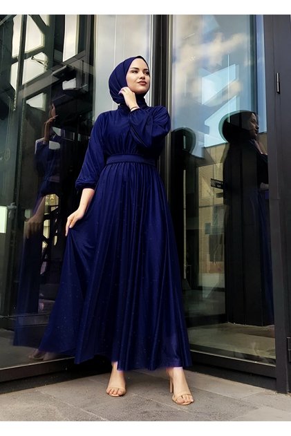 Rochie de seară cu centură în talie, argintie, albastru închis, cu detalii tip hijab