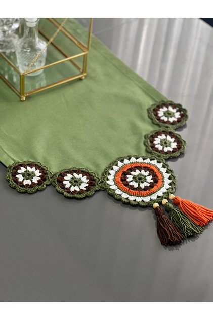 Runner Masa Örtüsü Duck Keten Kumaş Örme Dantel Püsküllü YEŞİL B 40 x 130 Cm