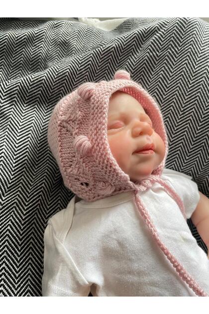 El Örgüsü örme Laura Lora Bebek Beresi - Şapka Bonnet Pudra pembe ponpon detaylı