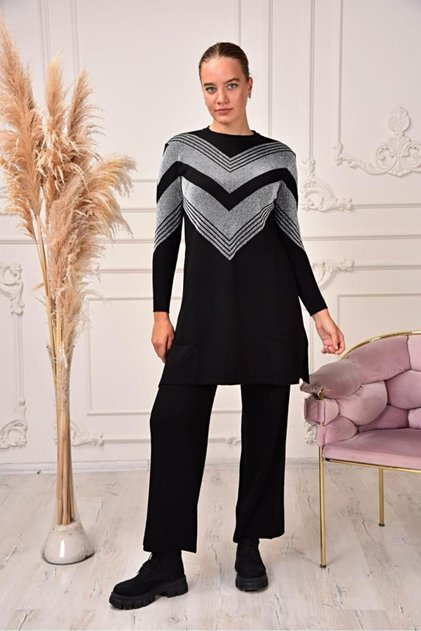 2-Piece Set for Women - Long Knitwear Tunic, Print Sweater and Pants