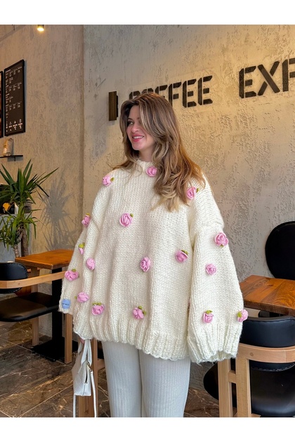 Rosalinda El Örgüsü Gül Detaylı Oversize Kazak