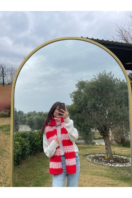 Pink-Red Transition Puffy Scarf