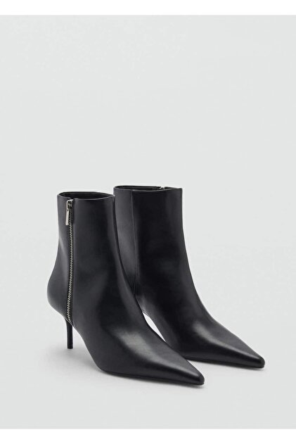 Pointed toe ankle boots