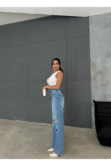 ZEO BASIC DENIM PANTALONE ŠIROKIH KROJA SA LASERSKIM SEČENJEM NA PREDNJOJ I ZADNJOJ STRANI, SREDNJE PLAVE