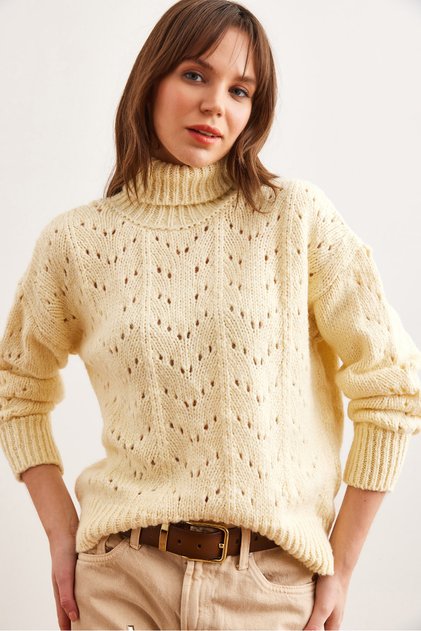 Women's Cream Turtleneck Soft Textured Knitwear Sweater Kzk- 19000892