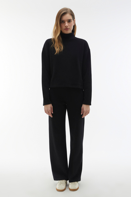 Loose Fit Sweatshirt with Start Neck