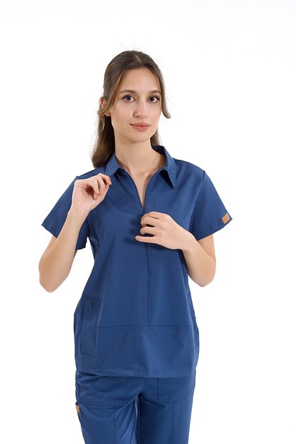 Tek Üst Yandan Cepli Gizli Fermuar Polo Yaka Doktor/Hemşire Cerrahi Forma Açık Lacivert BRLMEDİNİLLA