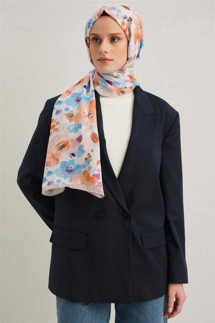 Life 8043 13 02 Model Shawl