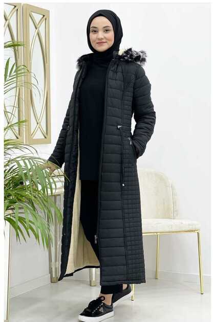 Women's Long Quilted Coat with Zipper and Fur Lining