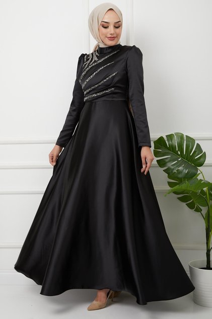 Rochie de seară din satin cu volan și detaliu din piatră pe față BLACK 1596
