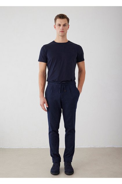 Pantalone chino s prugama u tamnoplavoj boji