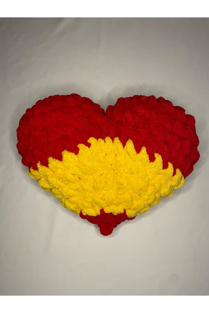 Hand Knitted Puffy Heart Pillow Fan Decorative Gift 25 X 25 cm - Yellow Red