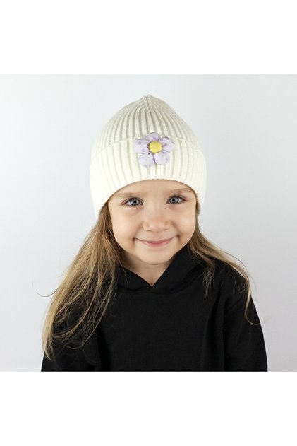 Beretă pentru copii din tricot cu șnur liliac - cu model de flori pufoase