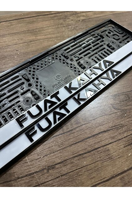 BEYAZ ÜSTÜ SİYAH PLEKSİ KABARTMALI ARABA PLAKALIK
