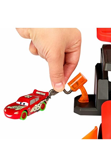 Mattel HPD80 Cars Karanlıkta Parlayan Yarışçılar Pist Seti