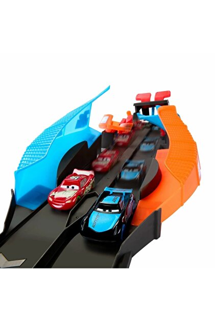 Mattel HPD80 Cars Karanlıkta Parlayan Yarışçılar Pist Seti