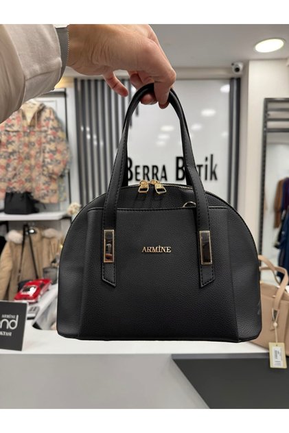 hand and shoulder bag