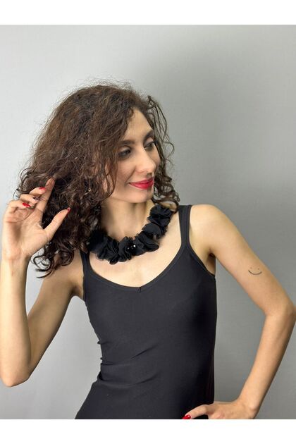 Black Tuly Beaded Starting Necklace Women's Necklace
