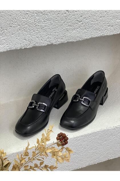24K2350202 ÖNÜ TOKALI HAKİKİ DERİ ORTOPEDİK LOAFER AYAKKABI KADIN