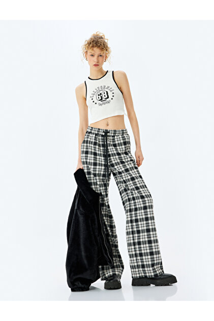 Slogan Printed Halter Neck Sleeveless Crop Top