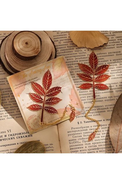 1Pc Vintage Autumn Leaves Hollowed Out Bronze Metal Bookmark Teacher Writer Friend Gift
