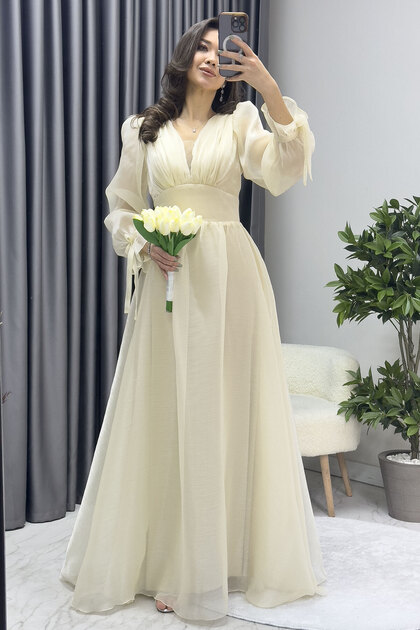Rochie de seară stil prințesă, cu fustă asimetrică, mâneci bufante și decolteu în V, verde smarald, negru, crem, roz pudră, albastru petrol