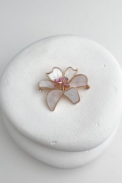 Taş Detaylı Sedef Çiçek Broş (4cm)