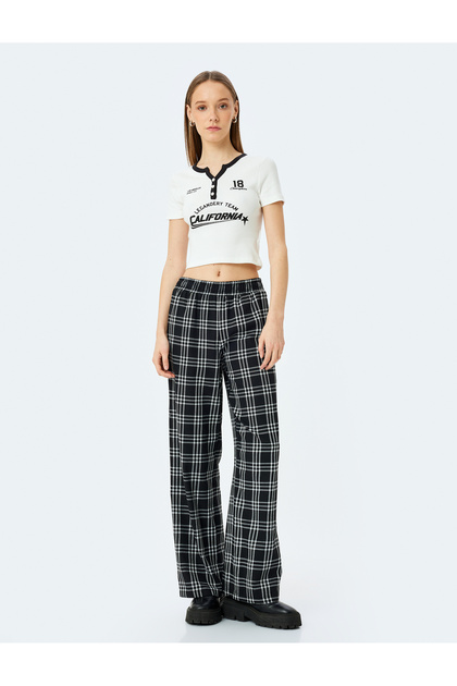 Slogan Printed Slim Fit Button Trim Crop T-Shirt