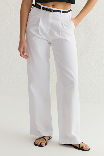 Trendyolmilla Beyaz Kemerli Pamuklu Dokuma Pantolon TWOSS25PL00024