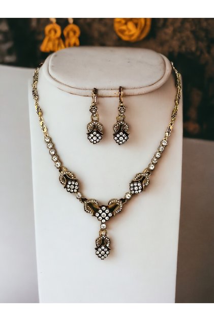Zircon Stone Choker Necklace and Earrings Set