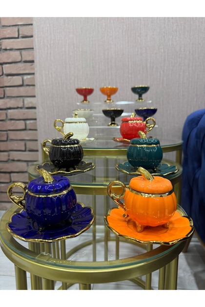 AHLE HOME ayaklı renkli Bal kabağı kapaklı 6 kişilik yanında