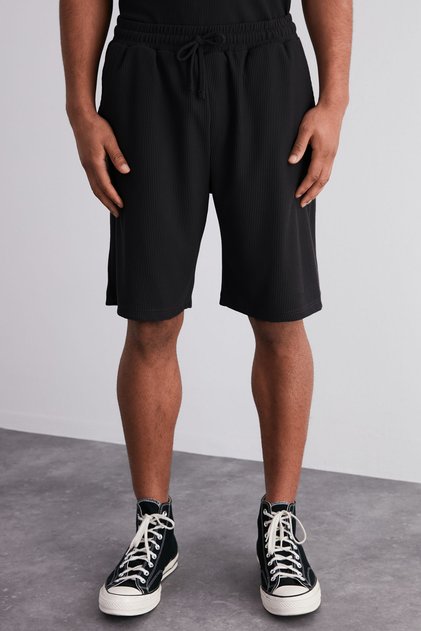 Pantaloni scurți premium negri oversize/cu croială largi, texturați, fără riduri, otomani TMNSS24SR00037