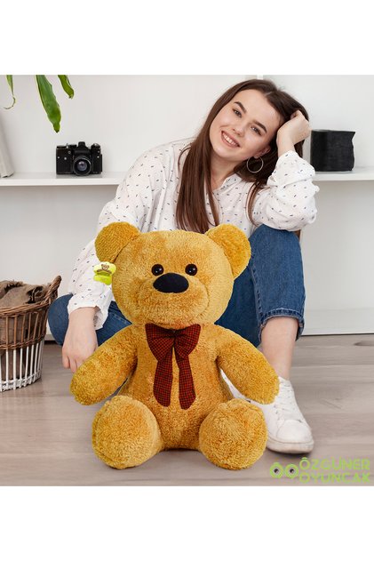 Oturan Peluş Ayıcık Papyonlu – Yumuşak ve Sevimli Hediyelik Ayı
