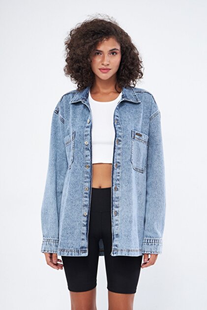 Damen-Hemdjacke, Oversize-Schnitt, dicker Stoff, 2 Taschen, 100 % Baumwolle, blauer Denim mit Metallknöpfen