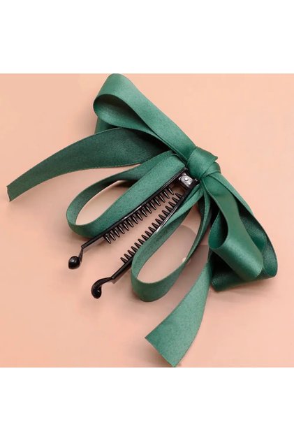 Oversized bow banana buckle