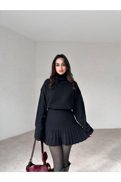 Women's Knitwear Turtleneck Sweater and Pleated Skirt Set Black