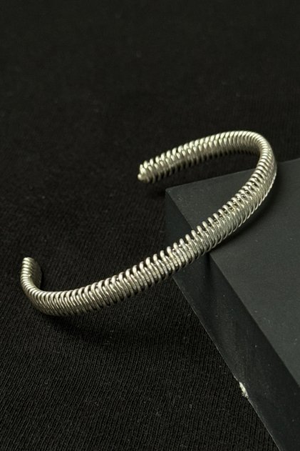 سوار أصفاد للرجال قابل للتعديل مصنوع يدويًا