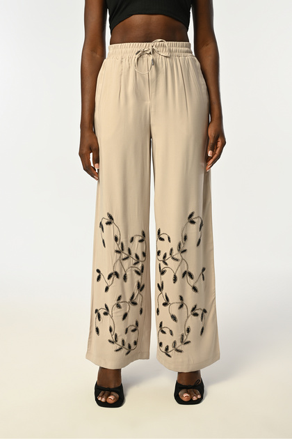 Women's Elastic Waist Shoulder Leaf Stone Embroidered Pants
