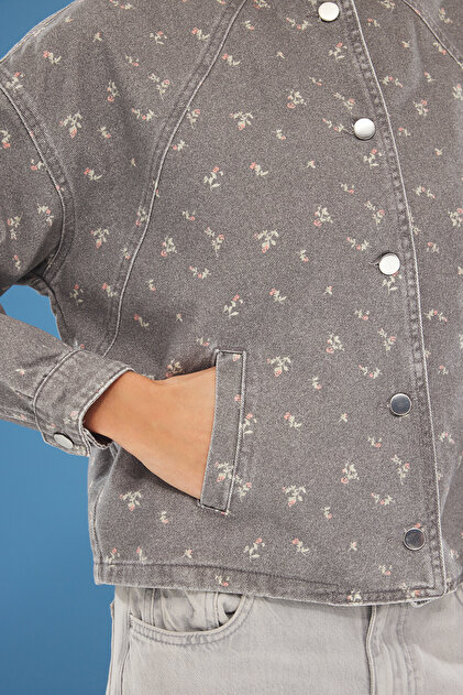 Trendyolmilla Gri Çiçek Desenli Oversize Denim Bomber Ceket
