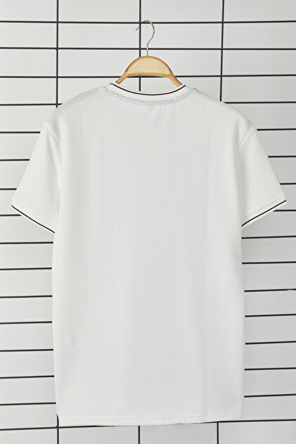 Trendyolmilla Man Beyaz Regular/Normal Kesim Dokulu Triko Bantlı T