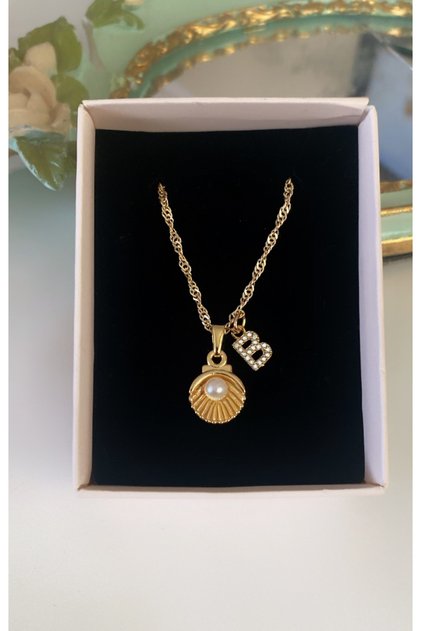 Asia by Leuvoie Zircon Cubic Zirconia B Letter Pearl Oyster Necklace
