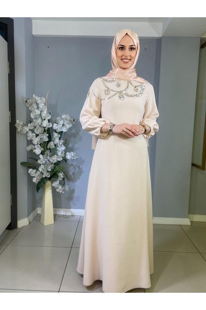 JAMİLA SARAH TEK TARAFLI İŞLEMELİ KAYIK YAKA KREP KUMAŞ ELBİSE