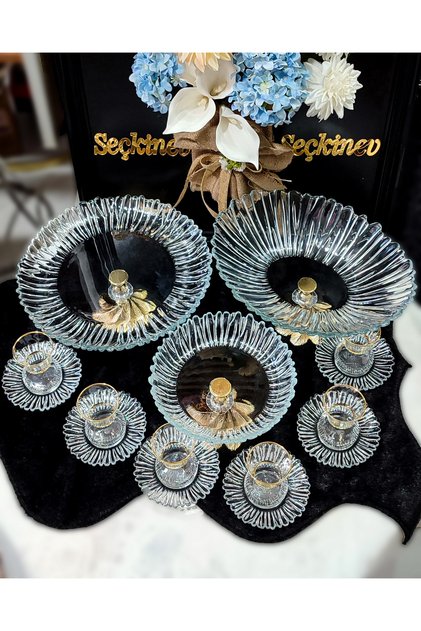 Aurora 15 Piece Gold Standing Presentation Set Plate & Cup