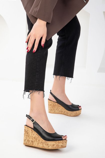 Schwarze Damenschuhe mit Keilabsatz 20240