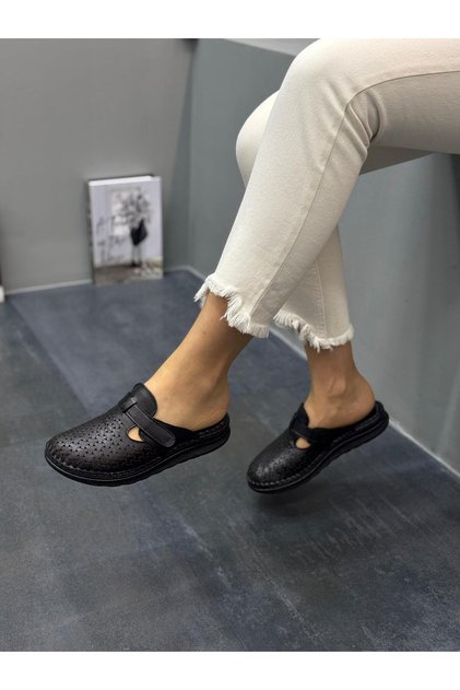 Diva Black Leather Closed Women's Casual Slippers
