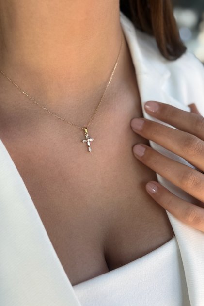 14 AYAR BAGET TAŞLI HAÇ KOLYE